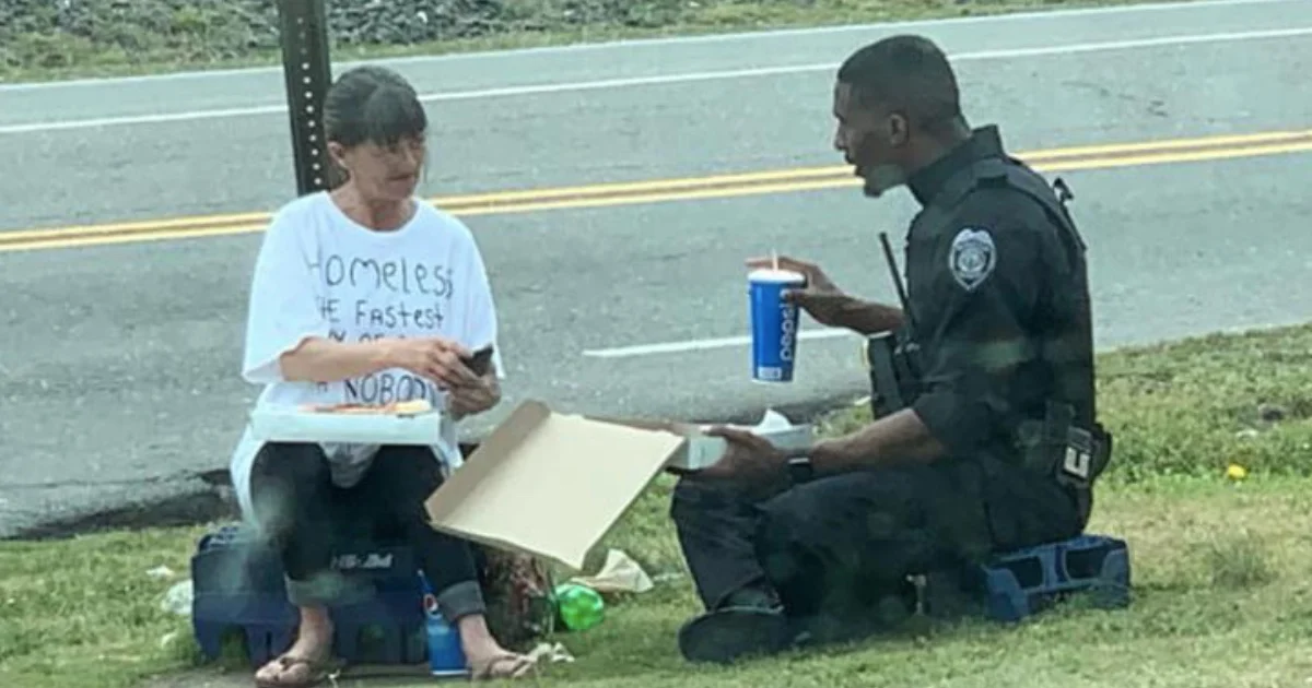 Selfless officer spends his lunch break sharing pizza with a homeless woman